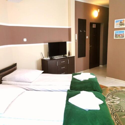 Apartament cu cadă cu chicinetă proprie cu 1 camera pentru 4 pers.