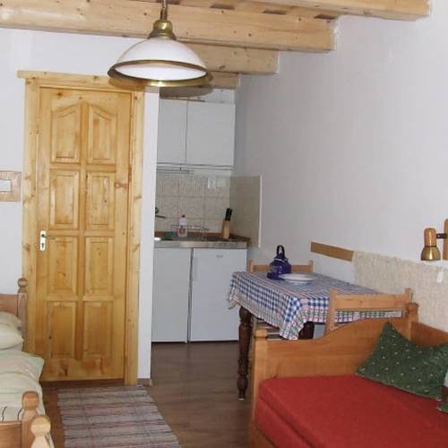 Pokoj pro 3 os. s výhledem do zahrady v přízemí