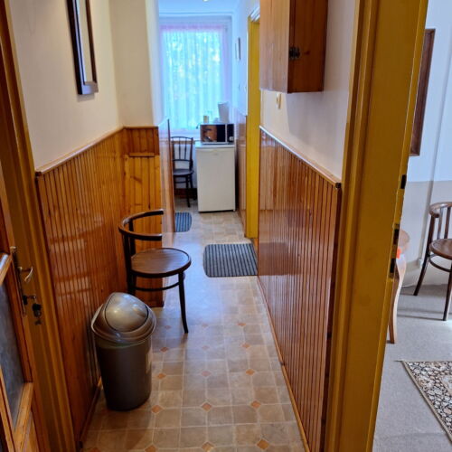 Apartament standard la mansardă cu 3 camere pentru 6 pers.