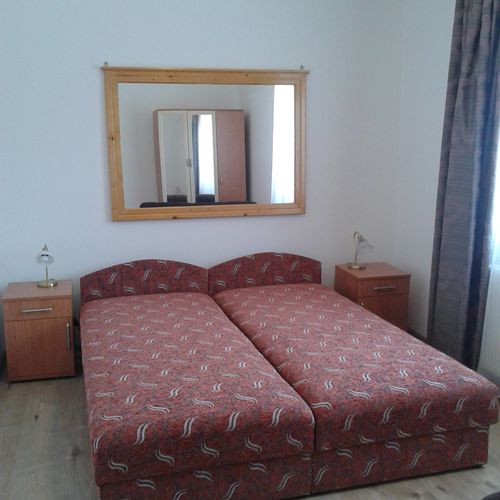 Casă de vacanță la parter pentru 10 pers. (se inchirieaza doar integral)