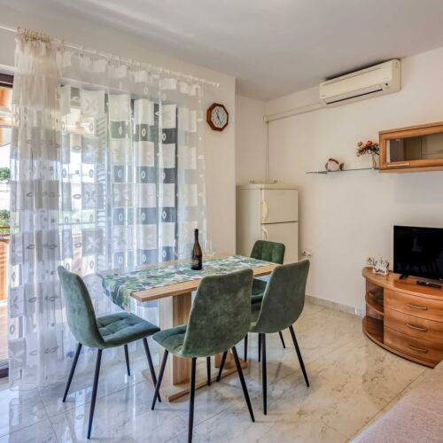 2-Room Balcony Air Conditioned Apartment for 4 Persons