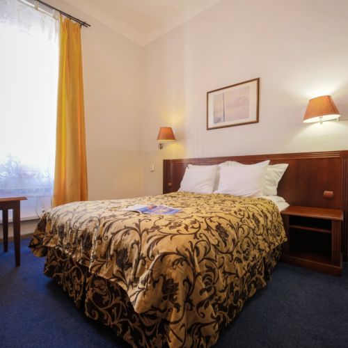 Camera dubla king cu baie comuna