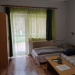 Apartament 6-osobowy na parterze z widokiem na las z 2 pomieszczeniami sypialnianymi