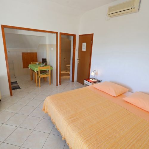 Apartament studio cu vedere spre mare cu 1 camera pentru 2 pers.