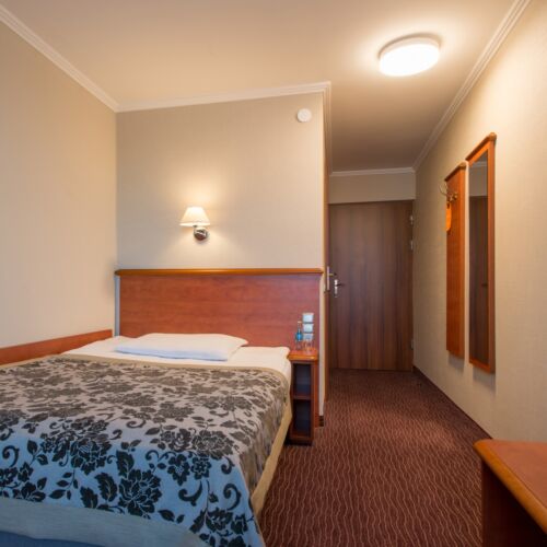 Camera single standard cu grup sanitar