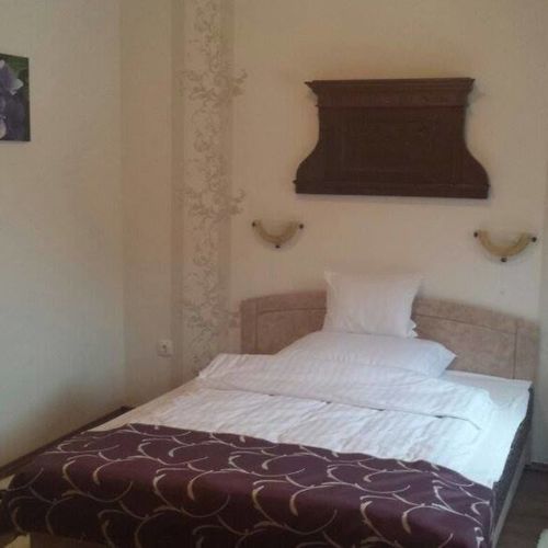 Camera tripla classic cu baie