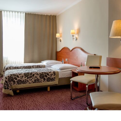 Camera tripla standard cu grup sanitar