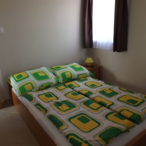 Apartman s manželskou postelí s 1 ložnicí na poschodí  (s možností přistýlky)