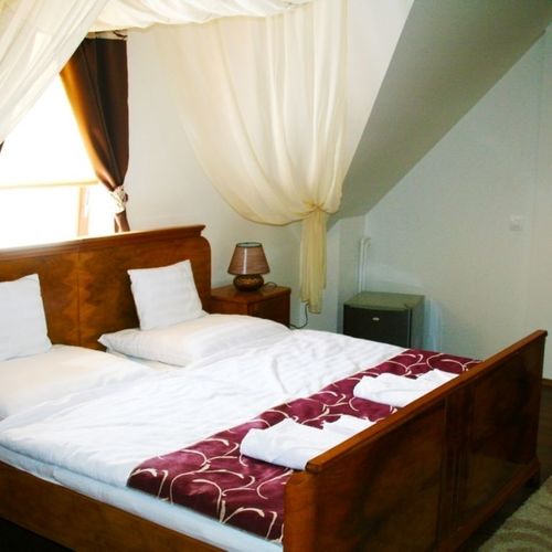 Camera dubla la etaj