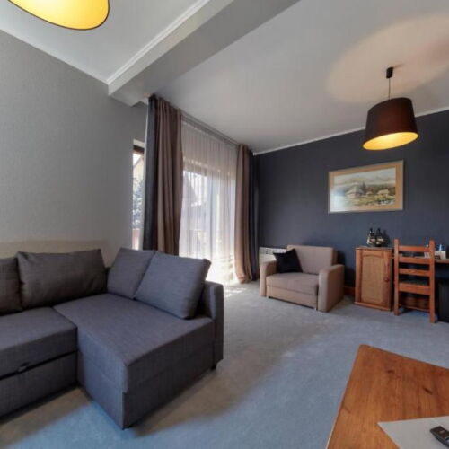 Apartament 4-osobowy z balkonem z łazienką z 1 pomieszczeniem sypialnianym