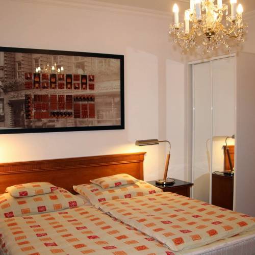 Camera tripla la parter cu bucătărie comună