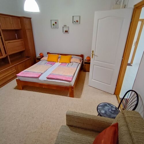 Letní dům (jako celek) pro 4 os. s výhled do zahrady celý Dům