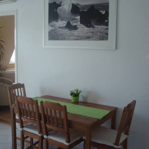 Chata (jako celek) s balkónem pro 6 os. na poschodí