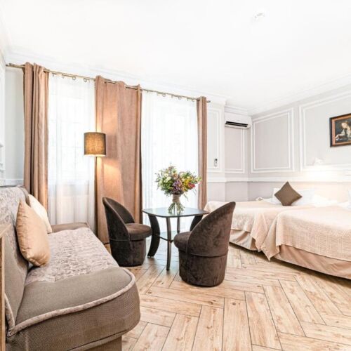 Business Pokoj s manželskou postelí s výhledem na les