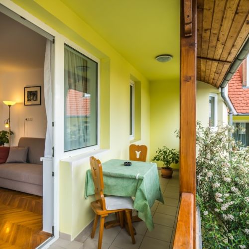 Garden View 1-Room Balcony Apartment for 2 Persons