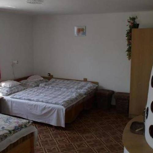 Apartament întreaga unitate cu 3 camere pentru 12 pers.