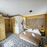 Fürdőszobás franciaágyas szoba