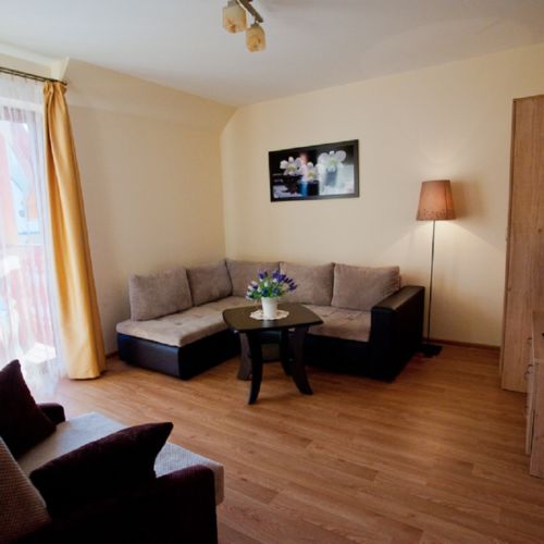 Apartament la parter cu 2 camere pentru 5 pers.