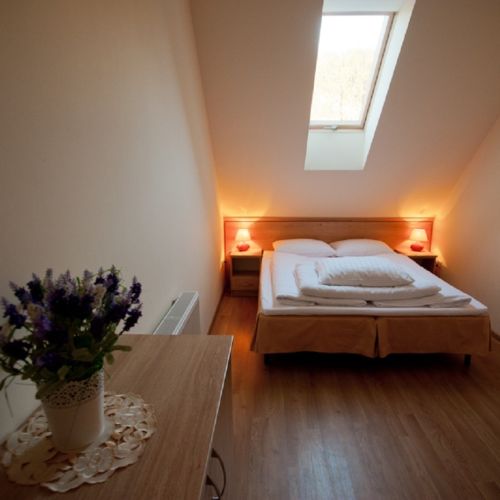 Apartament cu grup sanitar cu chicineta proprie cu 2 camere pentru 5 pers.