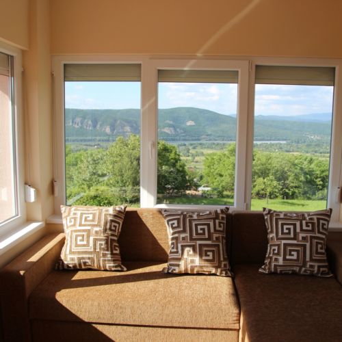 Mountain View Balcony Holiday Home for 6 Persons
