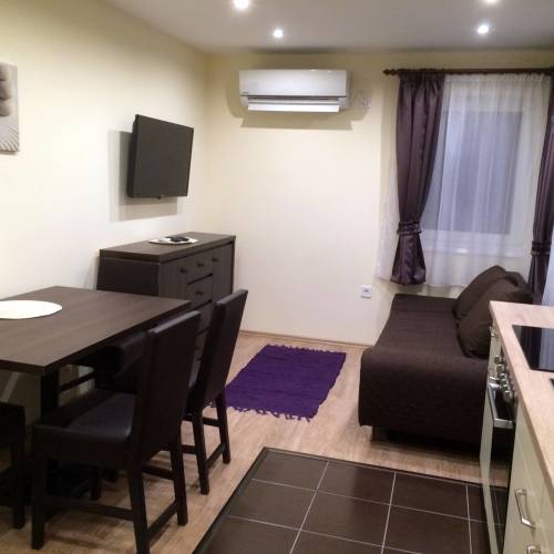 Apartman pro 5 os. se 3 ložnicemi s výhledem na hory na přízemí