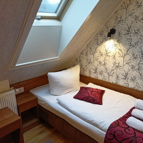 Apartament la mansardă cu cadă cu 2 camere pentru 4 pers.
