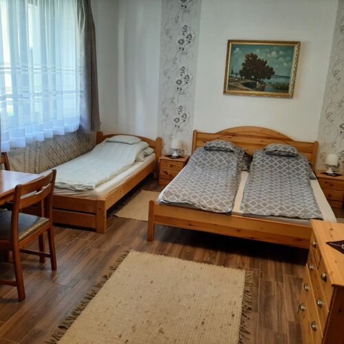 Pokój 4-osobowy na parterze z widokiem na dziedziniec