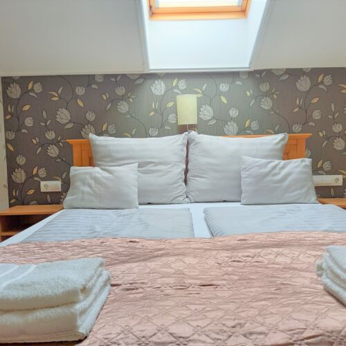 Apartament 5-osobowy na poddaszu z klimatyzacją z 2 pomieszczeniami sypialnianymi