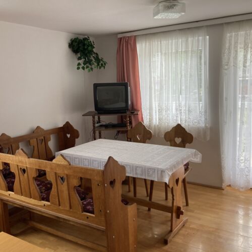 Apartman s balkónem pro 6 os. se 3 ložnicemi na poschodí