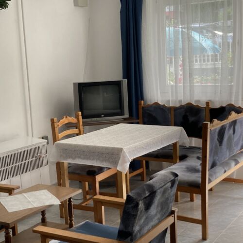 Apartman s privátní koupelnou mimo apartmán pro 6 os. se 3 ložnicemi přízemní