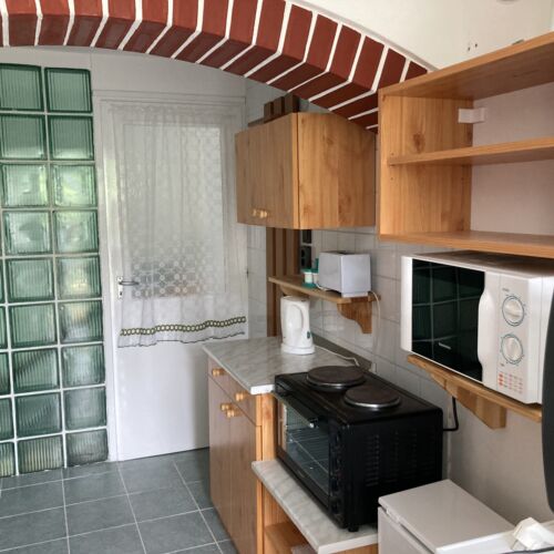 Apartman s balkónem s manželskou postelí s 1 ložnicí na poschodí