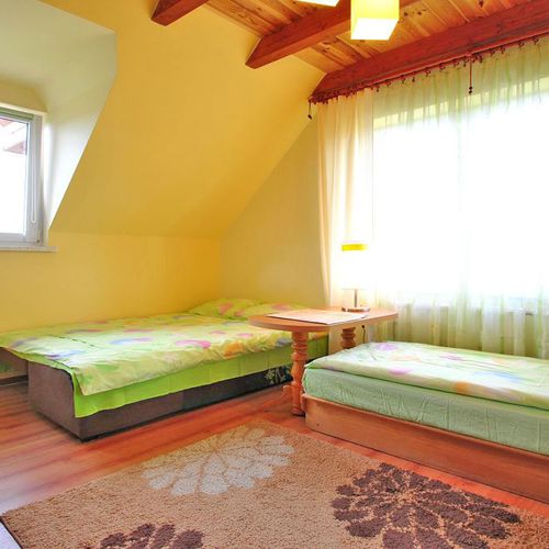 Pokój 3-osobowy z łazienką z widokiem na ogród