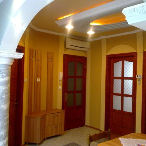 Apartman pro 5 os. se 3 ložnicemi s výhledem na město v podkroví