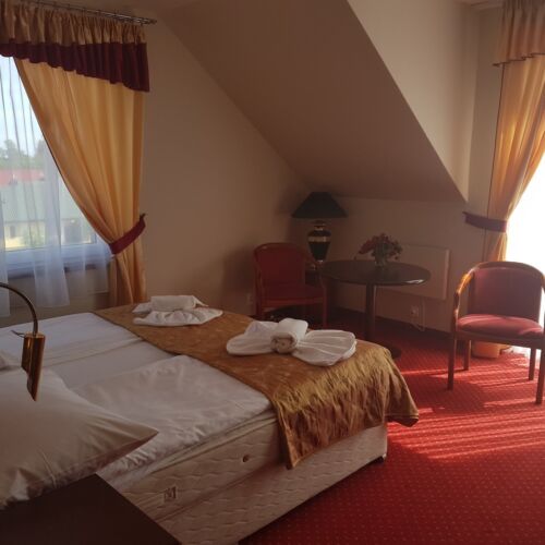 Pokoj s manželskou postelí