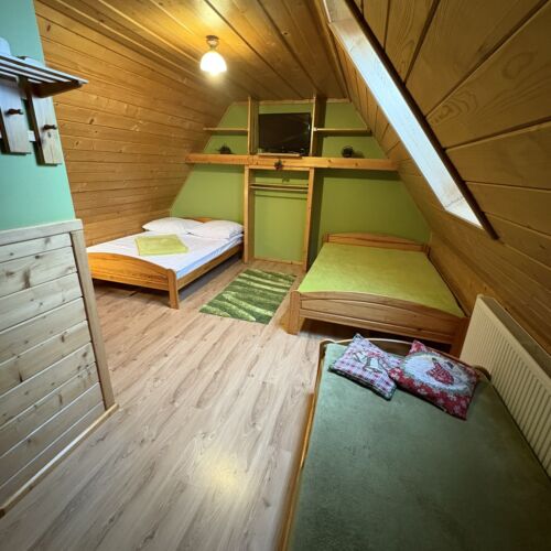 Pokój 5-osobowy na poddaszu z widokiem na góry
