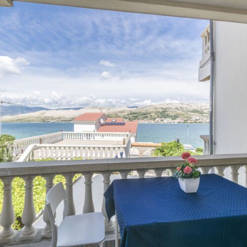 Apartament cu aer condiționat cu vedere spre mare cu 2 camere pentru 4 pers.