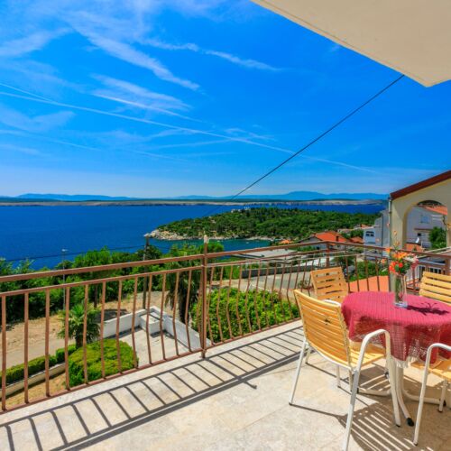 Pogled na more Na katu apartman za 4 osoba(e) sa 2 spavaće(om) sobe(om)