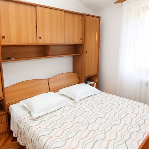 Apartament cu aer condiționat cu vedere spre mare cu 1 camera pentru 2 pers.
