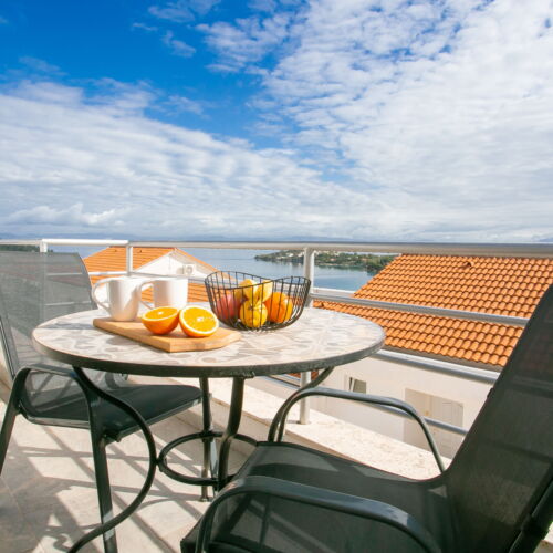 Apartament cu aer condiționat cu vedere spre mare cu 2 camere pentru 4 pers.