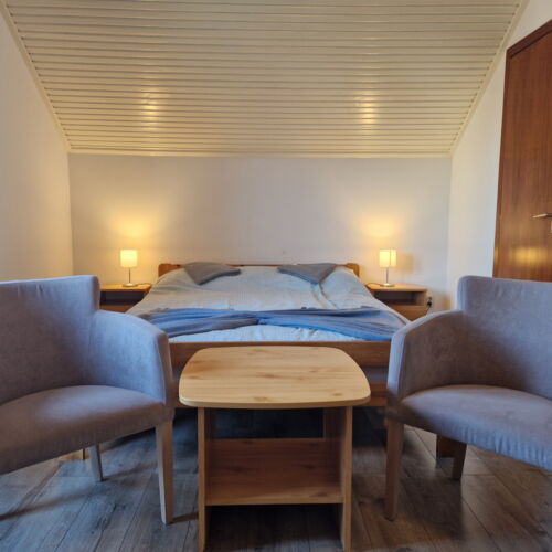 Camera dubla familial(ă) la etaj (se poate solicita pat suplimentar)