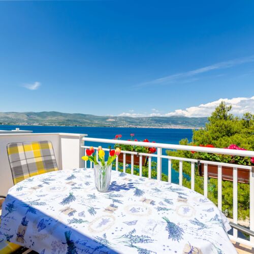 Apartament cu aer condiționat cu vedere spre mare cu 2 camere pentru 4 pers.