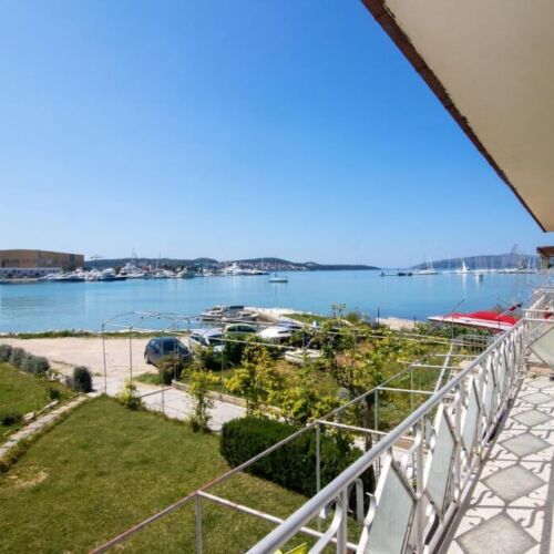 Sea View Air Conditioned Holiday Home for 10 Persons