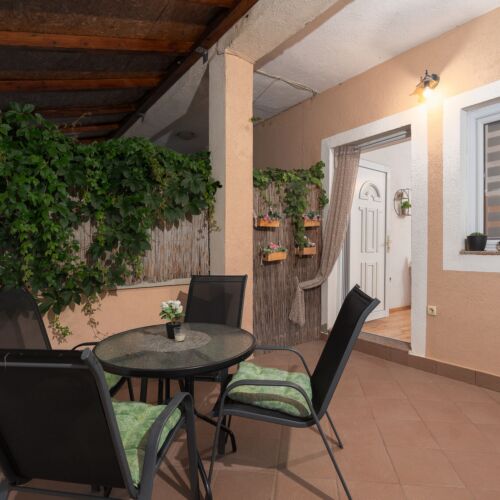 Apartament 3-osobowy z klimatyzacją na parterze z 1 pomieszczeniem sypialnianym