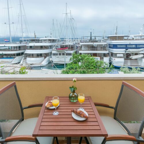 Apartament 7-osobowy z klimatyzacją z widokiem na morze z 4 pomieszczeniami sypialnianymi