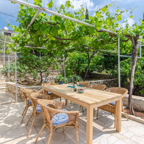 Casă de vacanță cu aer condiționat cu vedere spre mare pentru 7 pers. (se inchirieaza doar integral)