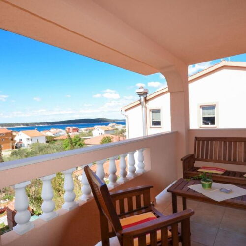 Apartament cu aer condiționat cu vedere spre mare cu 2 camere pentru 4 pers.