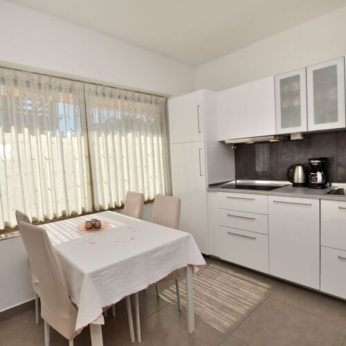 Apartament 5-osobowy na parterze z widokiem na ogród z 2 pomieszczeniami sypialnianymi