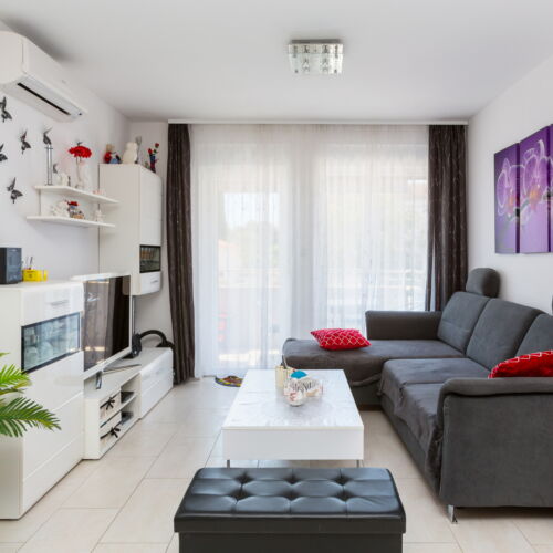 Apartament 2-osobowy na piętrze z balkonem z 1 pomieszczeniem sypialnianym (możliwa dostawka)