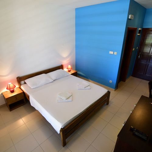 Camera dubla confort la parter