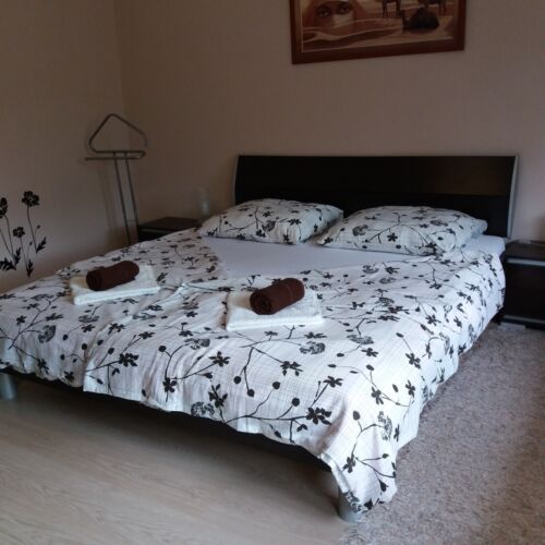 Apartman s klimatizací se zahradou pro 6 os. se 2 ložnicemi